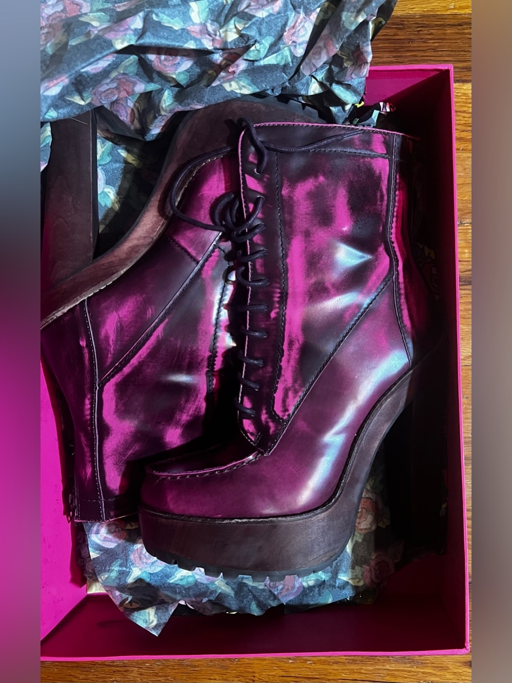 💗 Betsey Johnson Metallic Plum Leather Lace-Up Platform Pumps 👠 - Picture 2 of 8